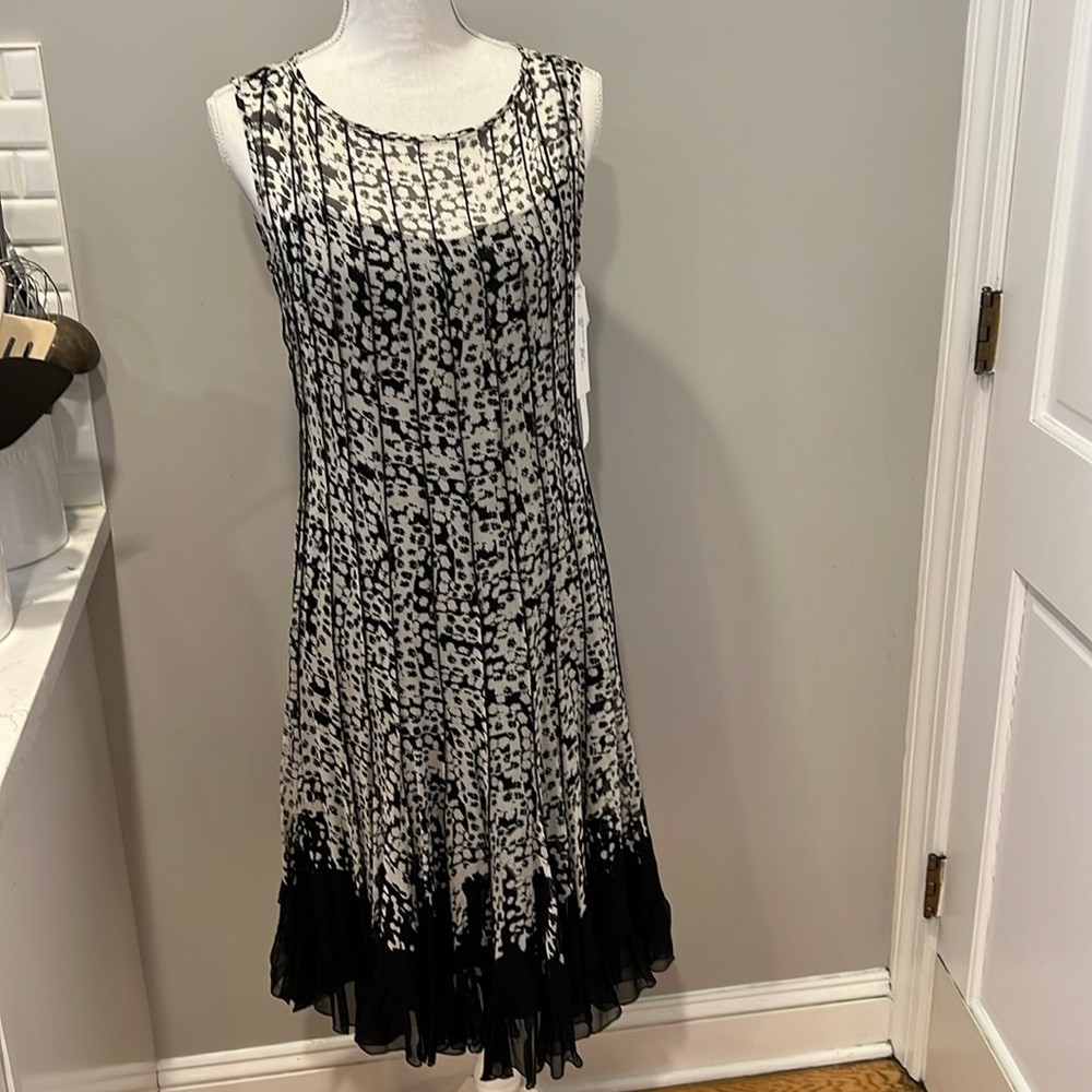 NWT stunning Teri Jon dress 100% silk